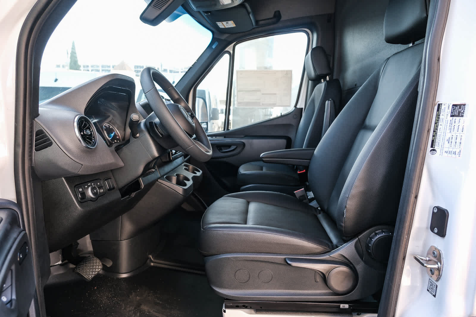 New 2025 Mercedes-Benz eSprinter 170 Cargo image 19