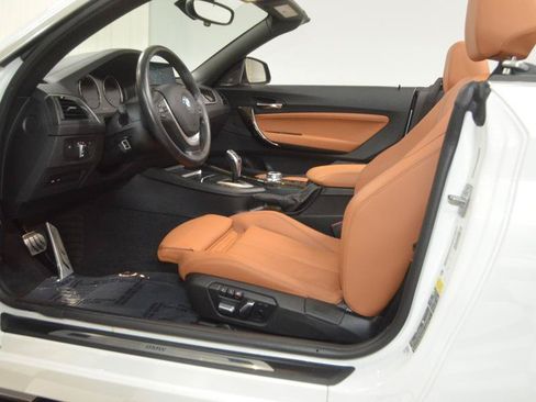 Used 2020 BMW 230i xDrive Convertible w/ Convenience Package AWD/4WD image 17