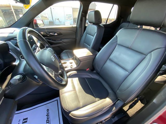 Used 2023 Chevrolet Traverse RS FWD image 12