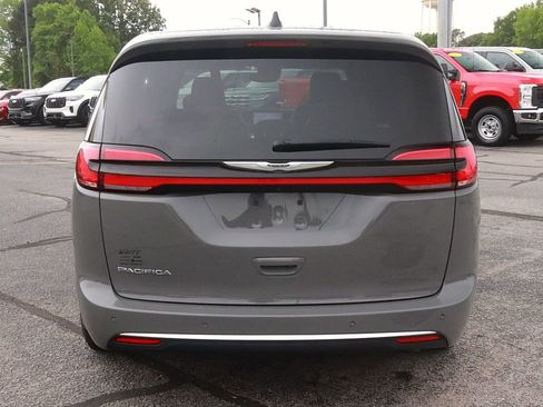Used 2025 Chrysler Pacifica Select FWD image 6