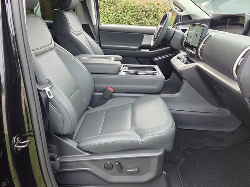 New 2026 Ford Expedition Active RWD image 16