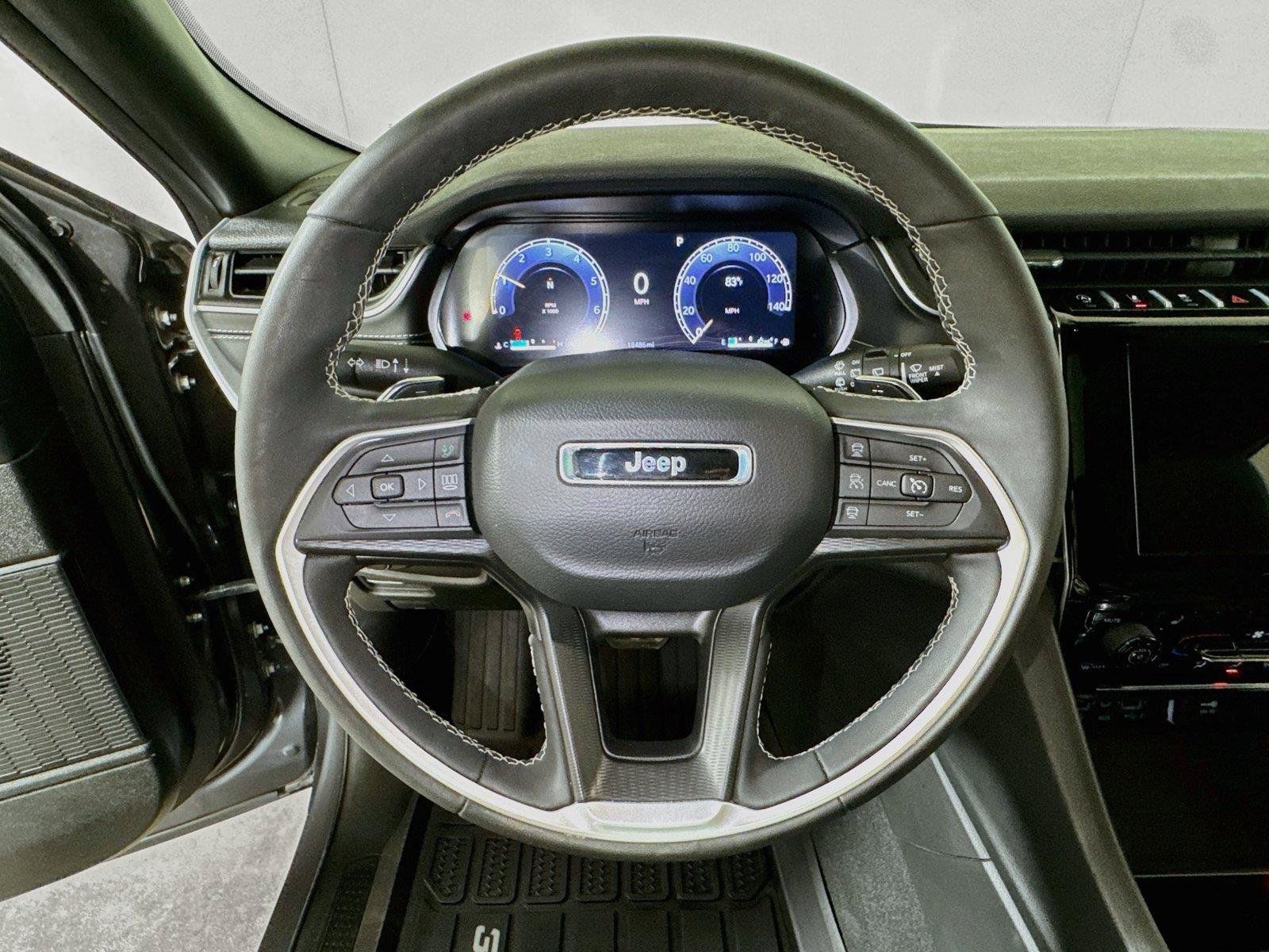 Used 2025 Jeep Grand Cherokee L Altitude RWD image 9