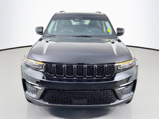 Used 2024 Jeep Grand Cherokee Limited w/ Black Appearance Package AWD/4WD image 2