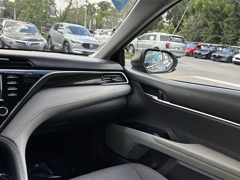 Used 2018 Toyota Camry L image 16