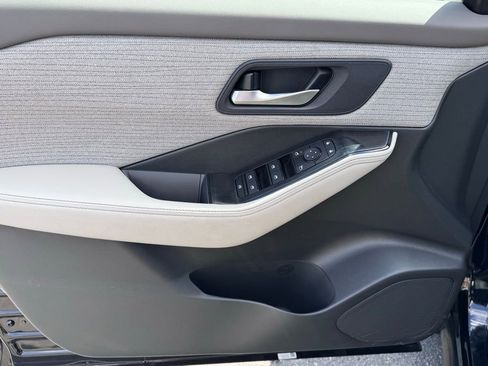 Used 2023 Nissan Rogue SV image 29