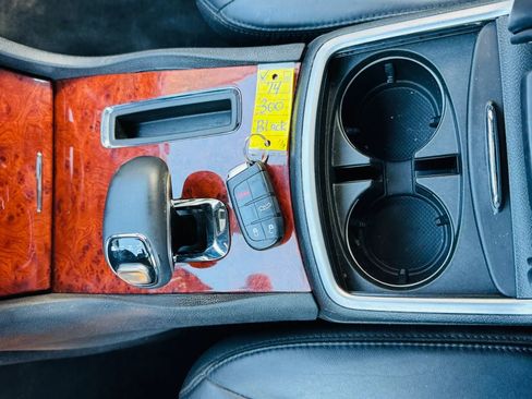 Used 2014 Chrysler 300 RWD image 17