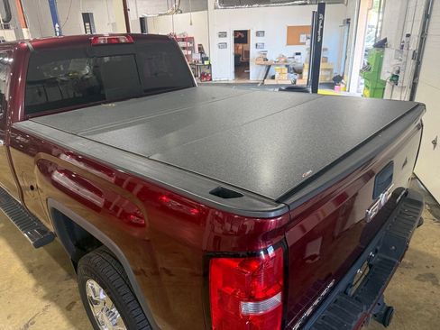 Used 2017 GMC Sierra 2500 Denali w/ Duramax Plus Package AWD/4WD image 18