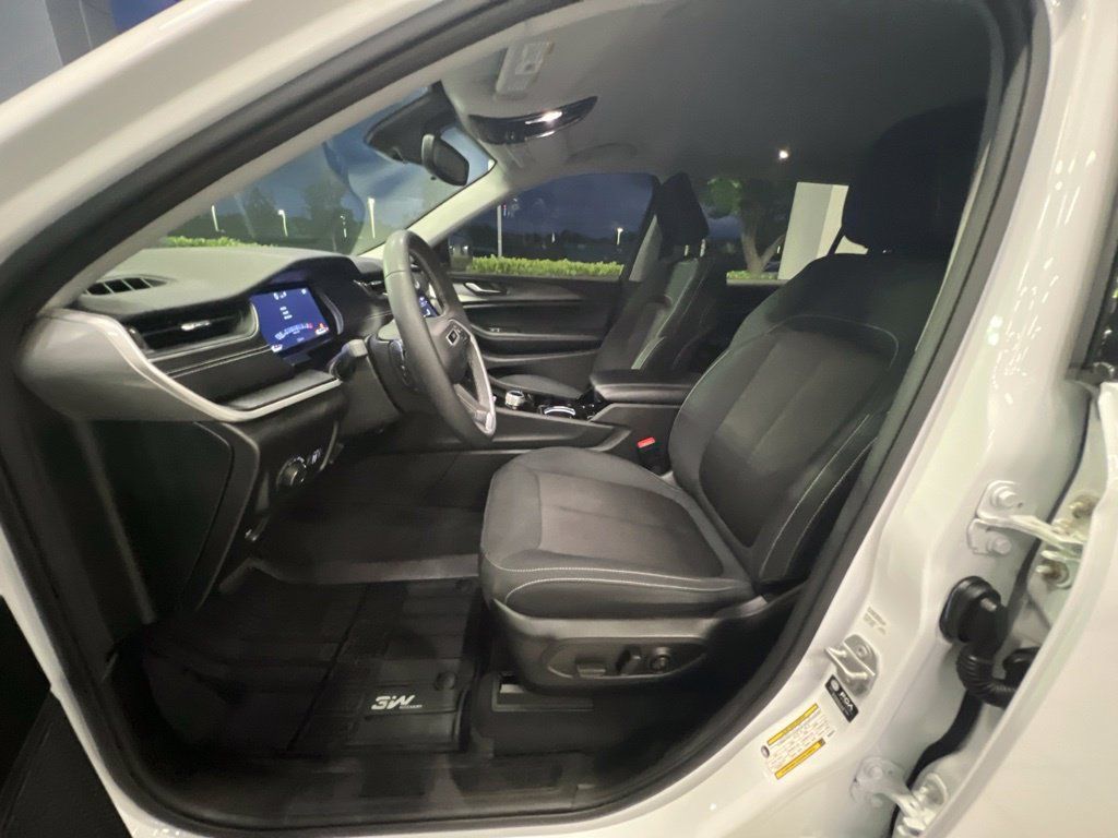 Certified 2023 Jeep Grand Cherokee L Laredo RWD image 32