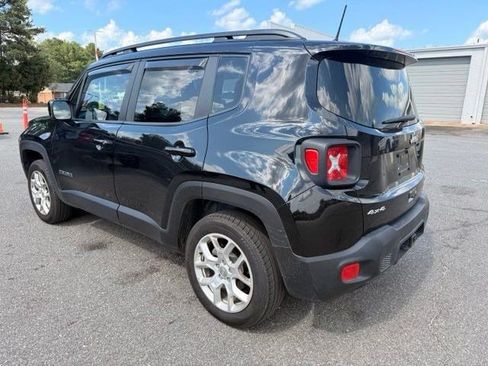 Used 2018 Jeep Renegade Latitude w/ UConnect 8.4 Nav Group AWD/4WD image 5