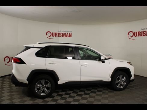 Used 2022 Toyota RAV4 XLE w/ Convenience Package AWD/4WD image 9