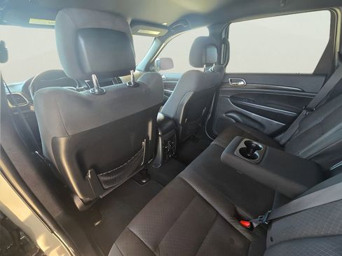 Used 2020 Jeep Grand Cherokee Laredo AWD/4WD image 47