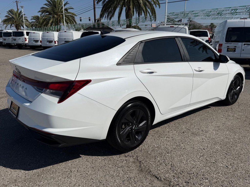 Used 2022 Hyundai Elantra SEL w/ Convenience Package FWD image 6