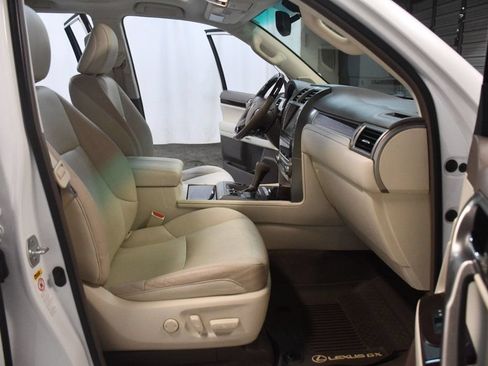 Used 2018 Lexus GX 460 Premium w/ Premium Package AWD/4WD image 30