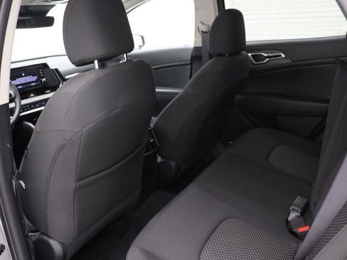 Used 2023 Kia Sportage LX image 11
