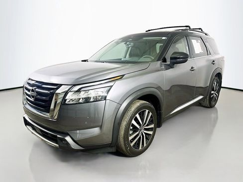 Used 2023 Nissan Pathfinder Platinum AWD/4WD image 3