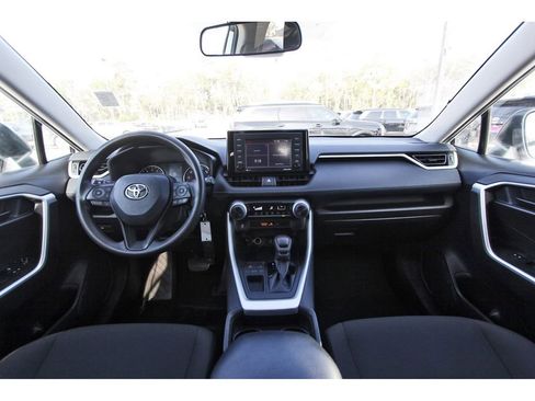 Used 2021 Toyota RAV4 LE image 12