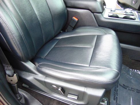 Used 2019 Ford Expedition Max XLT w/ Equipment Group 202A AWD/4WD image 17