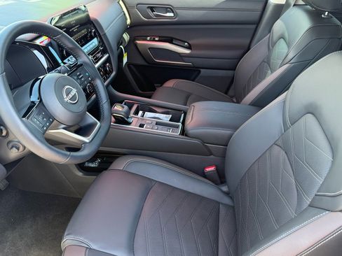 New 2025 Nissan Pathfinder Platinum w/ Cargo Package image 12