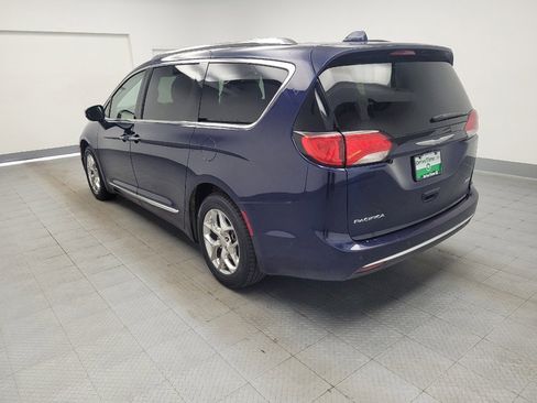 Used 2017 Chrysler Pacifica Limited FWD image 5