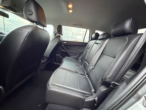 Used 2021 Volkswagen Tiguan SE image 12