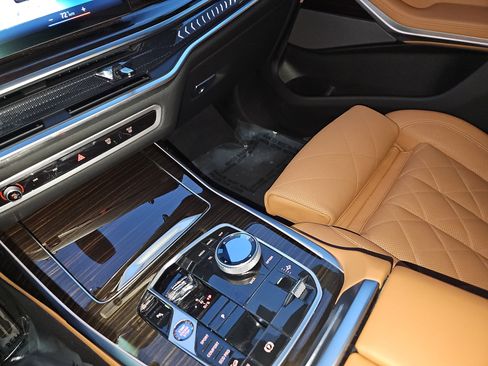 Used 2023 BMW X7 xDrive40i w/ Executive Package image 27