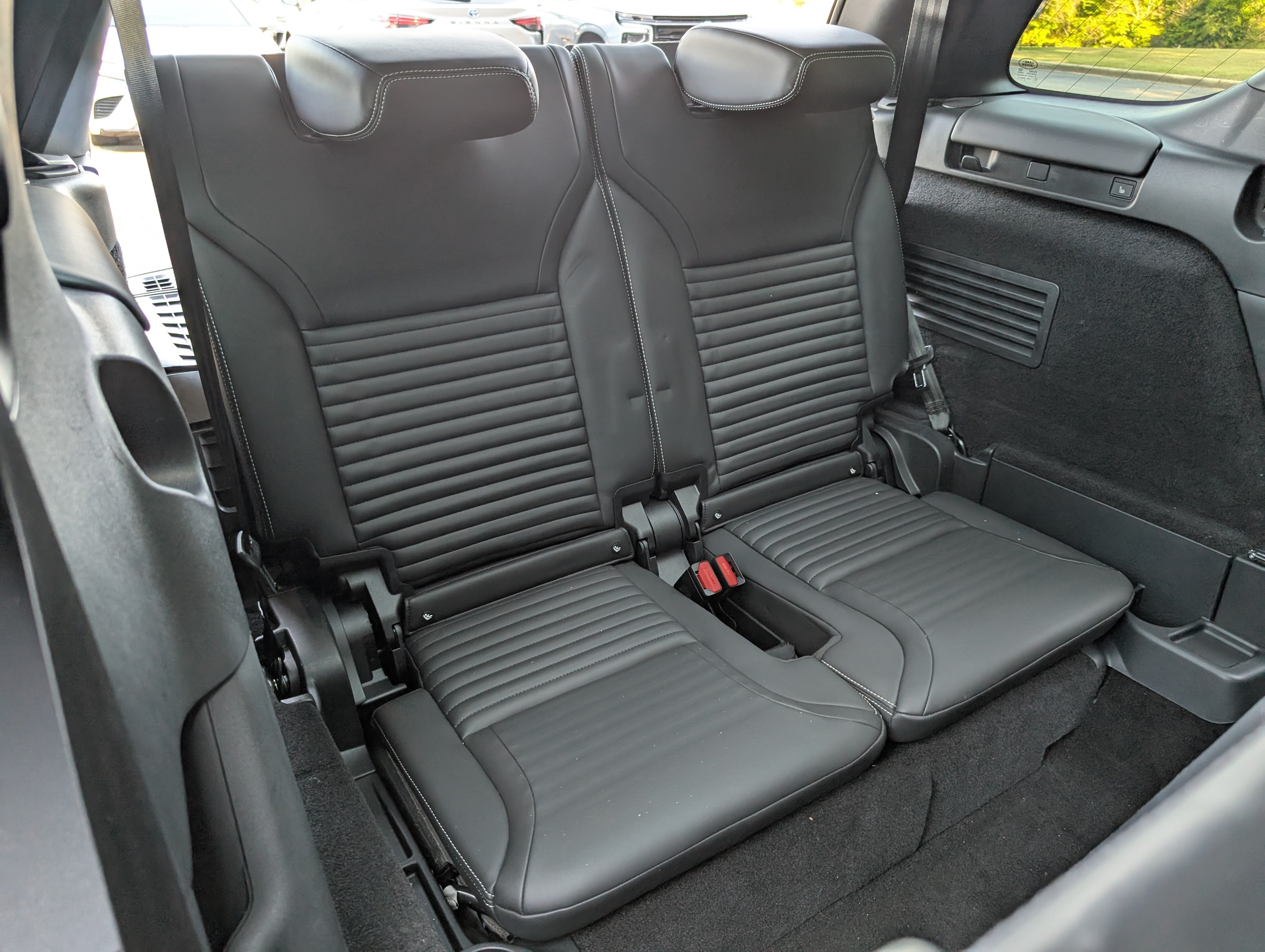 Used 2023 Land Rover Discovery Metropolitan Edition AWD/4WD image 20