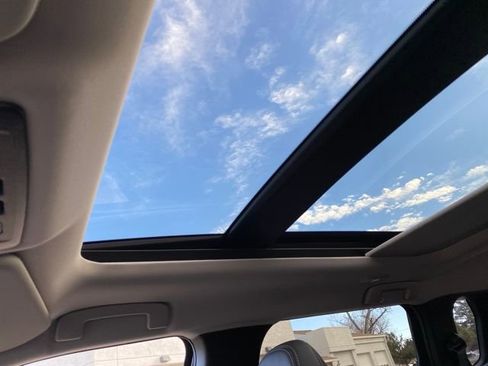 New 2025 Mitsubishi Outlander SE image 23