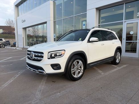 Used 2023 Mercedes-Benz GLB 250 4MATIC w/ Premium Package image 3