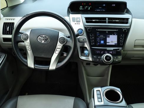 Used 2017 Toyota Prius V Five image 6