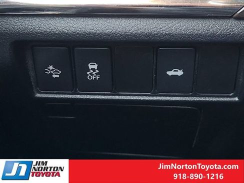 Used 2018 Toyota Avalon XLE FWD image 23