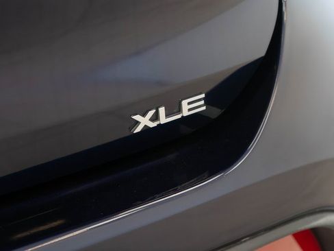 Used 2023 Toyota Highlander L image 10