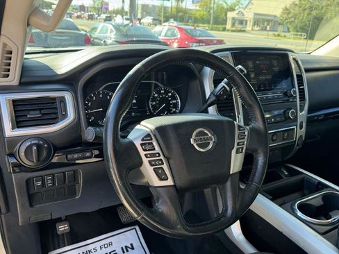 Used 2020 Nissan Titan SV w/ SV Convenience Package image 15