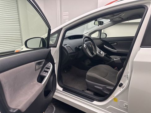 Used 2015 Toyota Prius Two image 5
