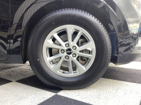 Used 2023 Kia Carnival LX FWD image 10