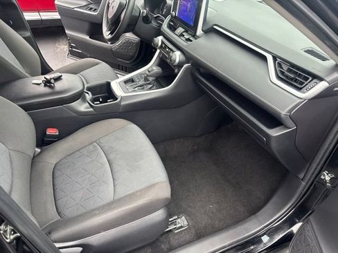 Used 2025 Toyota RAV4 XLE AWD/4WD image 19