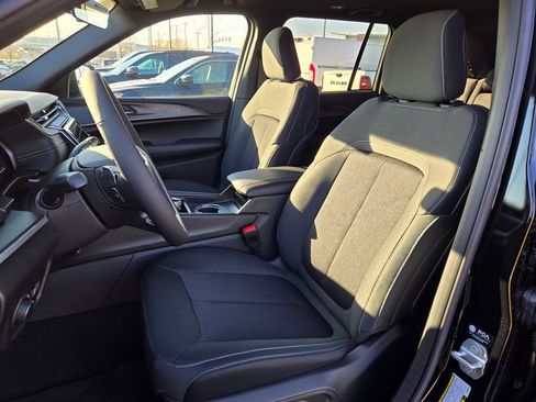 New 2025 Jeep Grand Cherokee Laredo X image 15