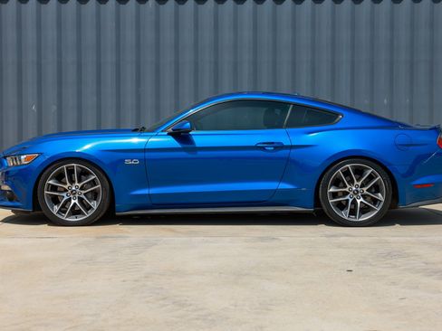 Used 2017 Ford Mustang GT Premium w/ Enhanced Security Package RWD image 4