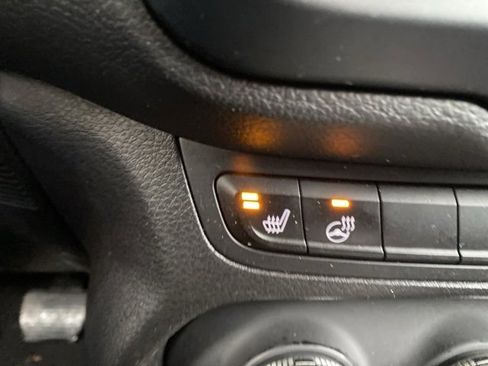 Certified 2017 Jeep Renegade Latitude w/ Cold Weather Group image 26