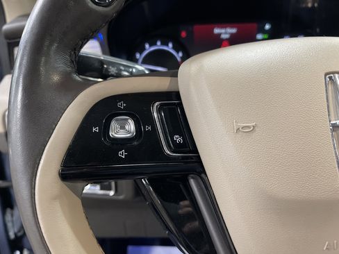 Used 2022 Lincoln Corsair AWD w/ Premium Package image 19