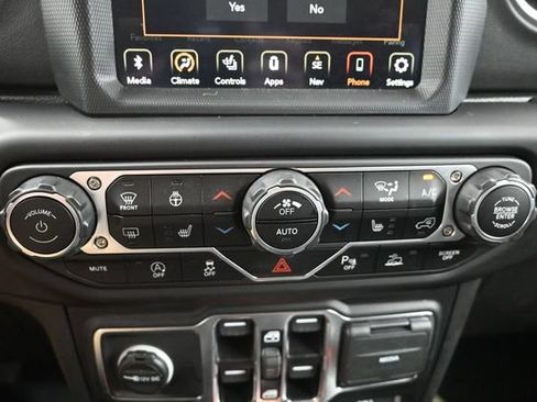 Used 2023 Jeep Wrangler Unlimited Sahara w/ LED Lighting Group AWD/4WD image 26