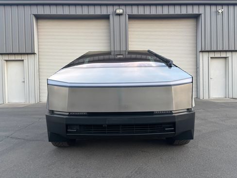 Used 2024 Tesla Cybertruck AWD Crew Cab image 6