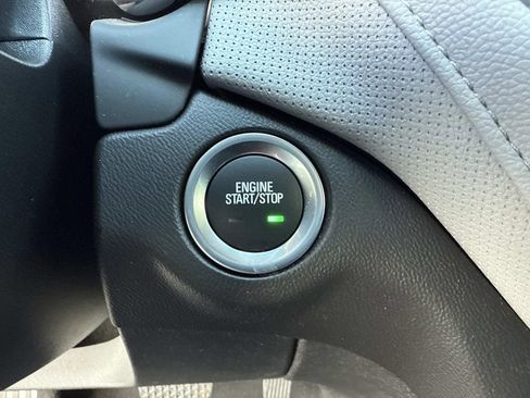 Used 2020 Chevrolet Equinox Premier image 28