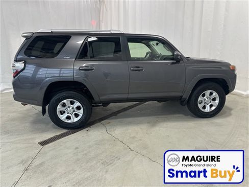 Used 2016 Toyota 4Runner SR5 image 2