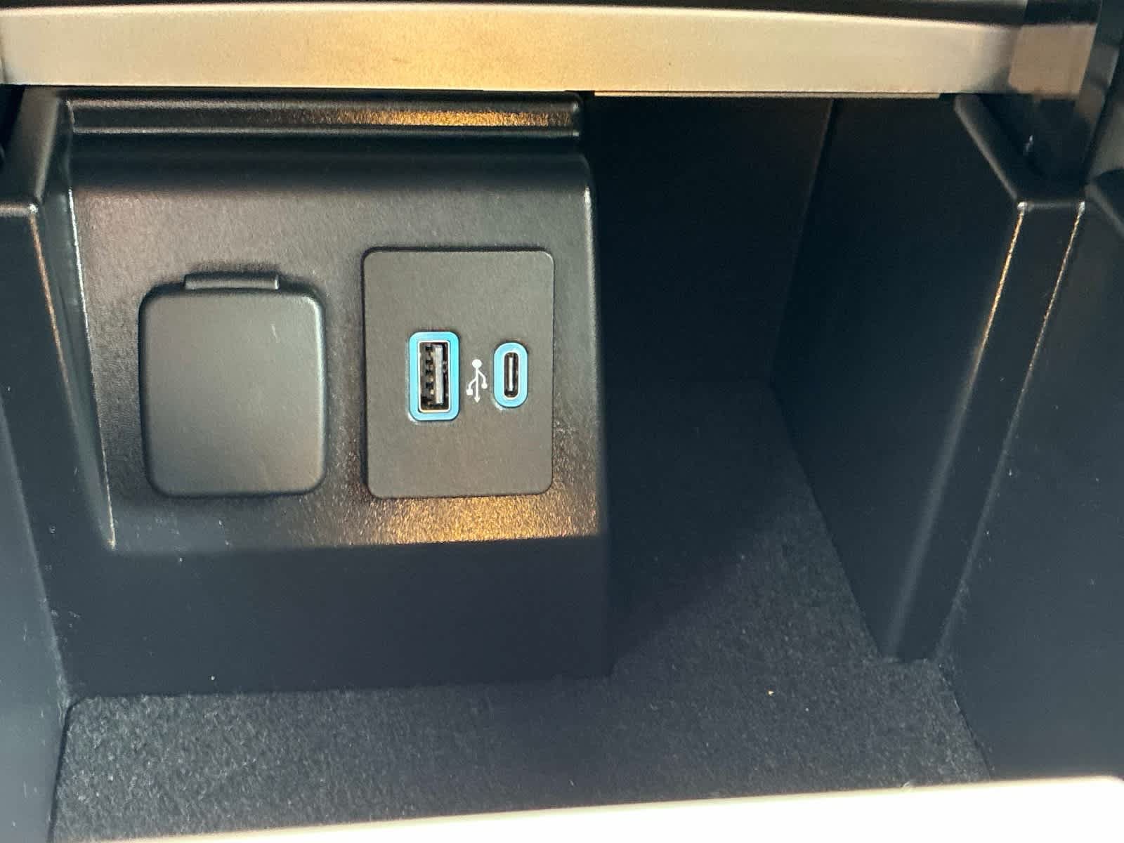 Used 2023 Ford Explorer XLT AWD/4WD image 34