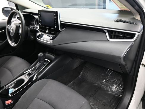 Used 2020 Toyota Corolla LE image 42