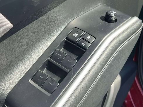 Used 2023 Toyota Highlander LE image 21