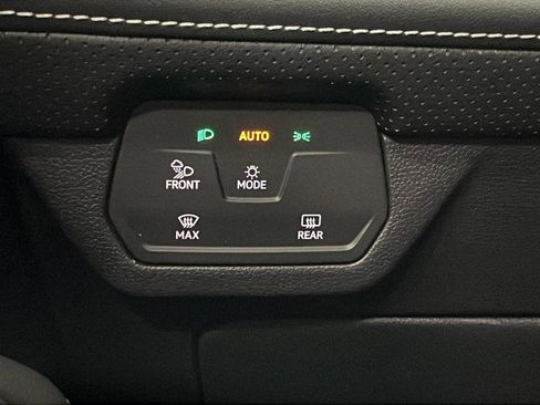 Used 2024 Volkswagen Atlas SE FWD image 31