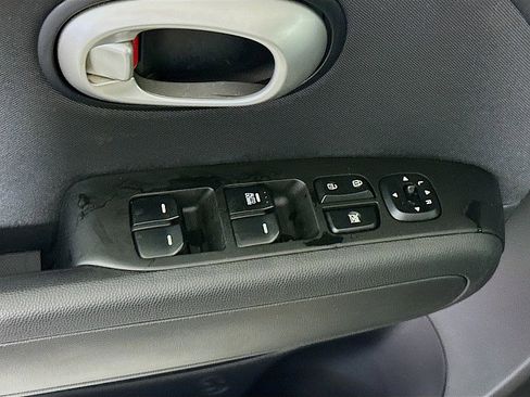 Used 2015 Kia Soul image 17