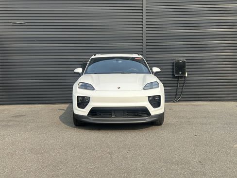 Certified 2024 Porsche Macan 4 Electric AWD/4WD image 11