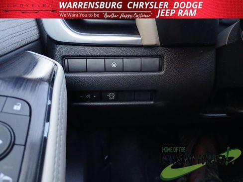 Used 2023 Nissan Rogue SV image 30